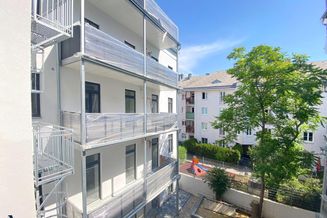 Hochwertige Dachgeschosswohnung 3 Zimmer mit Balkon auf einer Ebene ! Nähe Mariahilfer Straße !