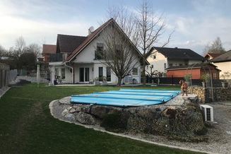 Großzügiges Einfamilienhaus mit großem Garten und Pool