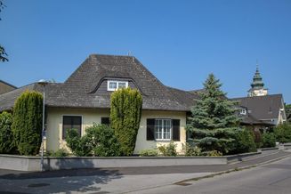 Einfamilienhaus mit ehemaligem Ordinationsgebäude in Neusiedl am See