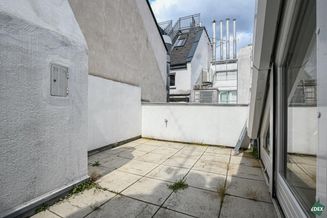 In the Middle of the City: 2.5 Room ground Floor Maisonette with secluded terrace