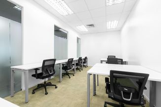 All-inclusive-Zugang zu professionellen Büroräumen für 5 Personen in Regus Office Park Airport