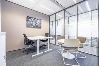 All-inclusive-Zugang zu professionellen Büroräumen für 3 Personen in Regus Airport West 