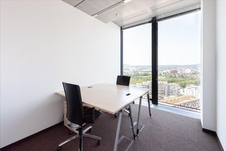 All-inclusive-Zugang zu professionellen Büroräumen für 2 Personen in Regus Twin Towers 