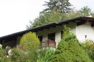 Einfamilienhaus, mit Bach und Wald an der Grundstücksgrenze