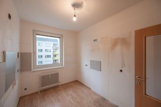 sanierungsbedürftig oder generalsaniert: 3-Zimmer-Wohnung mit Loggia und Grünblick!