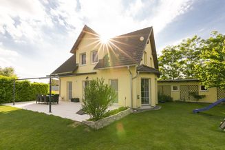 Mohnblütengasse - Einfamilienhaus mit Swimmingpool und Garage zu verkaufen