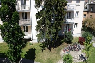 ERSTBEZUG - Top sanierte 3 Zimmer Wohnung mit Balkon in Grünlage