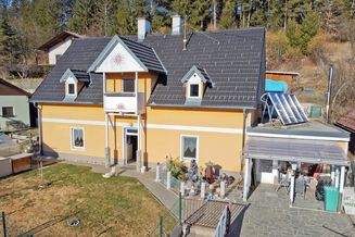 Großzügiges Ein-/ Mehrfamilienhaus mit großer Terrasse, Garage und Carport in sehr sonniger Lage in Althofen