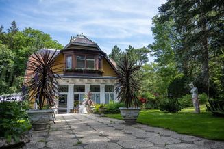 Prächtige Villa im klassizistischen Stil mit einem Grundstück von 8.604 m² in einem repräsentativen Teil des 14. Bezirks am Wolfersberg.