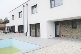Neubau: Doppelhaushälfte mit Garage und Pool!