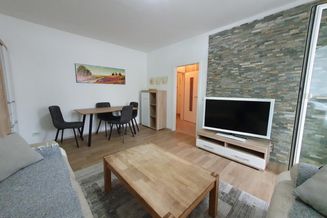 Helle und neu renovierte 3-Zimmer-Wohnung mit Loggia – voll möbliert