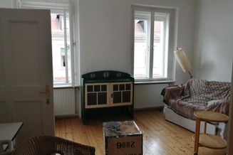 Helle Altbau 2-Zimmer-Wohnung mit Balkon bei Uni ab August 