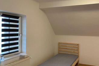 Short term room rental available in a 3-person shared flat(female)/ Kurzfristige Zimmervermietung in einer 3er-WG (weiblich) 