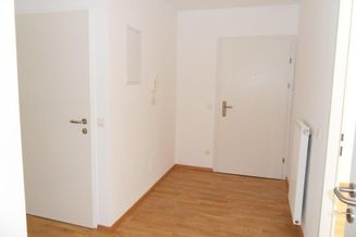 Schöne, helle 2 Zimmer-Wohnung mit Loggia im 4. Liftstock