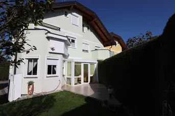Traumhaftes Wohnen am Walserberg: Moderne Doppelhaushälfte mit Bergblick, großem Garten und viel Platz für die ganze Familie!