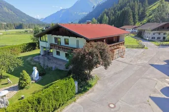 Wohnhaus mit Werkstatt/Garage