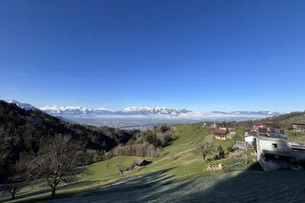 Baugrundstück in schöner Hanglage