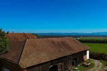 Für Menschen mit Weitblick: Hofstelle in traumhafter Aussichtslage in der Scharten!