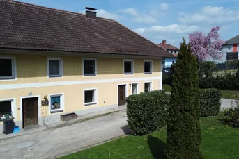 Ertragshaus mit vielen Nutzungsmöglichkeiten im Zentrum von Strassham zu kaufen