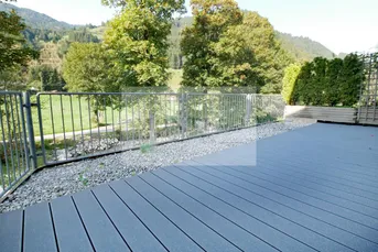 Gepflegt Wohnen mit riesiger Außenfläche und Ausblick