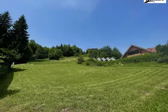 Man findet viele Grundstücke. Aber nur wenige wie dieses. Eine der letzten Möglichkeiten in absoluter Ruhelage über dem Wörthersee.