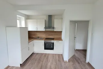 helle renovierte freundliche 2 Zimmer