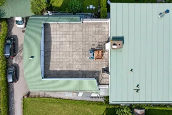 Sehr edle Rarität – außergewöhnliche Eigentumswohnung mit Südterrasse, 3,30 m Raumhöhe, &amp; Garage!