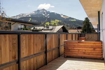 Erstbezug: 4-Zimmer Dachgeschosswohnung mit Kaiser- &amp; Hornblick