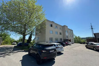 Industrieobjekt mit Büroflächen großer Lagerhalle und Ausbaupotential zu verkaufen! Zufahrt über private Brücke im Industriepark!