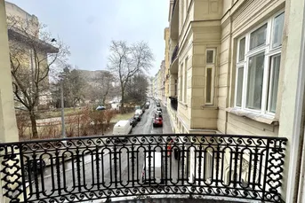 Imperiales Wohnen im Stilaltbau! 5 Zimmer, 245 m², 4-Meter-Decken und zwei Terrassen!