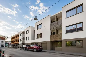 PERFEKT FÜR EIGENNUTZER &amp; ANLEGER - Neubauwohnung mit Loggia