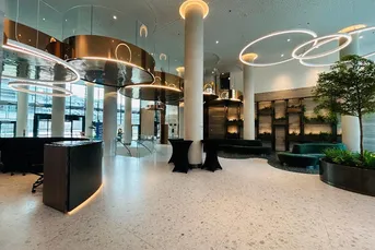 PROVISIONSFREI! DANUBEFLATS! ERSTBEZUG! DIREKT AM WASSER! &amp; DER U1 ! GYM! POOL! FUßBODENKÜHLUNG! EINBAUKÜCHE! WEITBLICK.