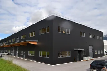 Neu errichtete Gewerbehalle in hochwertiger Holzbauweise, unweit von St. Johann in Tirol