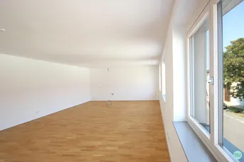 TOPRENOVIERTE FAMILIENWOHNUNG IN MODERNISIERTEM STRECKHOF