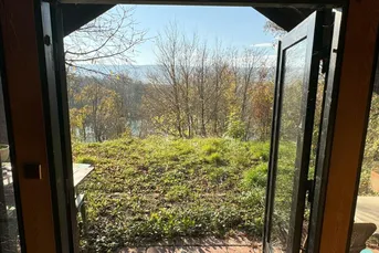 Grundstück in erster Reihe mit Seeblick und kleinem Wochenendhaus