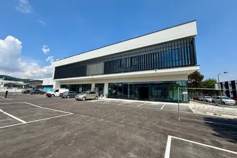 AUHOF NEUBAU - *500 m² Retail im EG* und *Büroflächen im 1.OG* + Parkplätze 