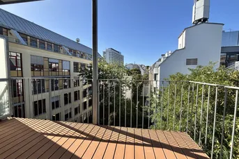 Absolute Seltenheit direkt am Karmelitermarkt - Hofseitig, mit Balkon!