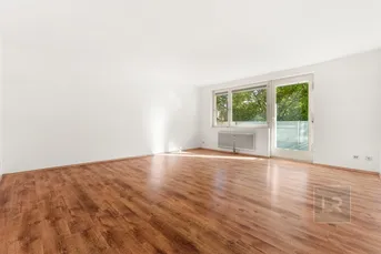 HELLE VIER ZIMMER WOHNUNG MIT GROSSZÜGIGER TERRASSE IN DEN INNENHOF