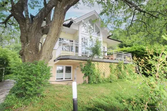 Schönes Einfamilienhaus mit großem Garten, Pool und Sauna mit traumhaftem Ausblick