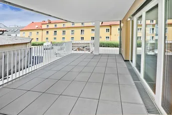 Lichtdurchflutete 3-Zimmer-Wohnung mit Terrasse zum Entspannen - Am Bienefeld
