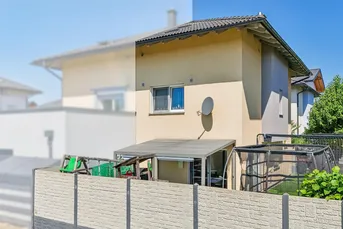 TOP GEPFLEGTE DOPPELHAUSHÄLFTE MIT GARTEN, TERRASSE UND 2 STELLPLÄTZEN IN MATTIGHOFEN