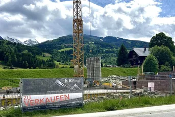 Grünes Wohnen: Hochwertige Holzbauwohung mit modernem Design.