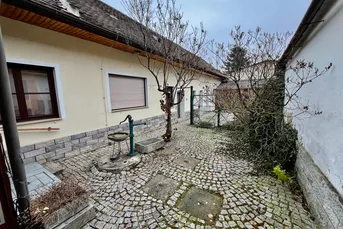 Kleines Bauernhaus mit Nebengebäuden in Untermakersdorf, bei Hadres!