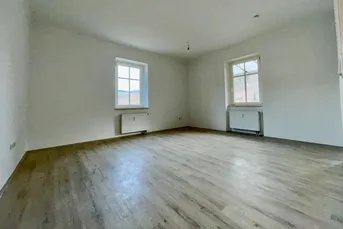 Sehr helle und geräumige Mietwohnung mit Balkon!