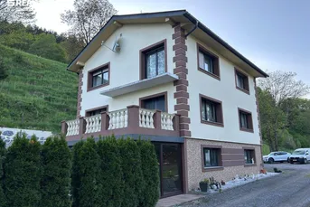Großzügiges Wohnhaus in ruhiger Lage mit vielseitigen Nutzungsmöglichkeiten