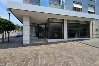 Geschäftslokal in TOP Frequenzlage im Zentrum von Velden am Wörthersee mit großem Schaufenster!