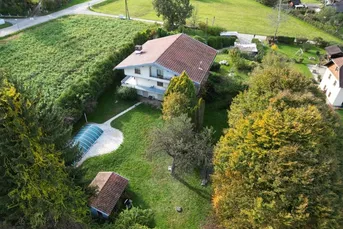 Großzügiges Wohnhaus mit 3 Zimmern zur Vermietung und riesigem Garten mit Pool!