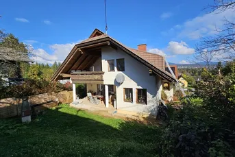 Wohnhaus mit Doppelgarage in ruhiger, sonniger Lage nahe Velden am Wörthersee