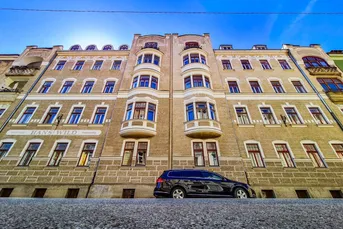 Stilvolles Wohnen auf ca. 170m² im Herzen Innsbrucks – Altbaujuwel in Dreiheiligen!