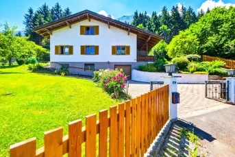 Pollingberg: Großzügiges Einfamilienhaus mit viel Platz, sonnigem Grundstück und vielfältigem Entwicklungspotenzial!